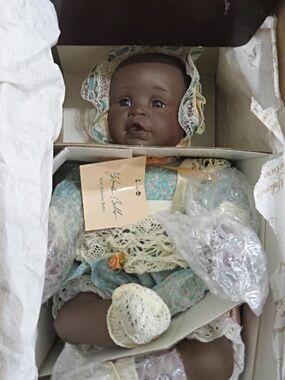Vintage! Ashton-Drake Yolanda’s Picture Perfect Babies Danielle Porcelain Doll
